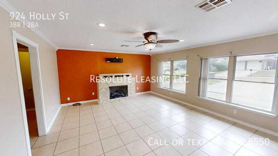 924 Holly St - Photo 2 of 28