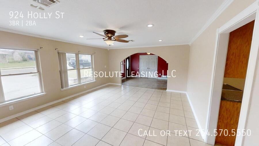 924 Holly St - Photo 4 of 28