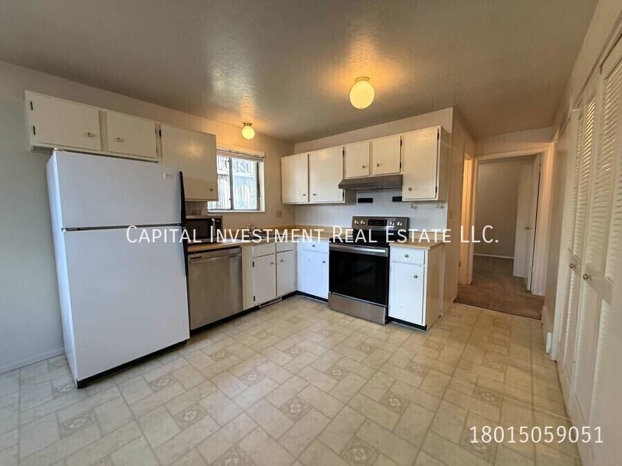 1728 S 800 E #3 - Photo 4 of 12