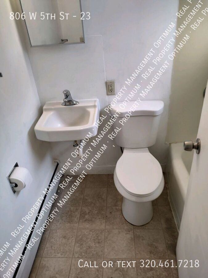 806 W 5th St #23 - Photo 4 of 6