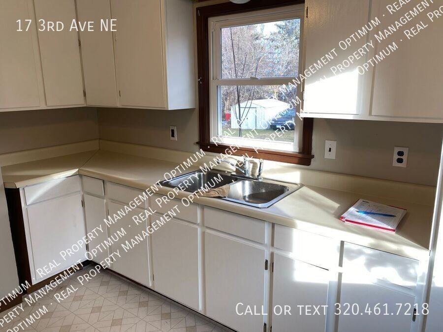 17 3rd Ave Ne - Photo 3 of 26