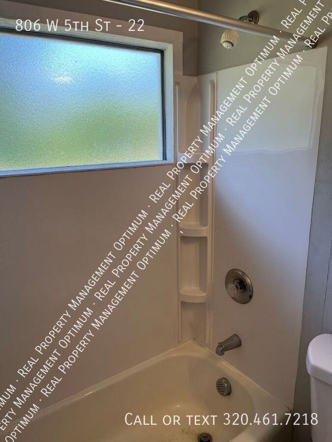 806 W 5th St #22 - Photo 7 of 11