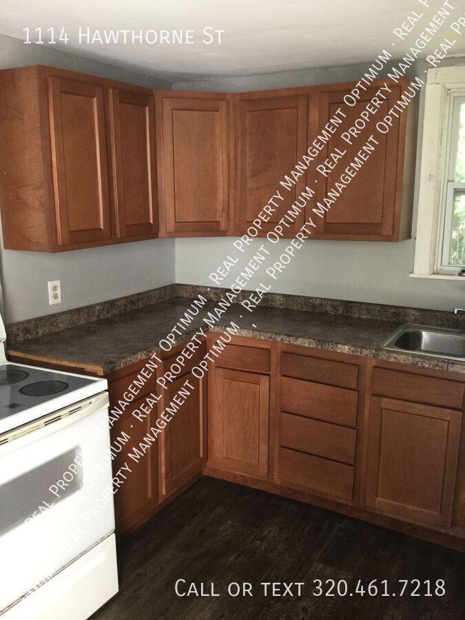 1114 Hawthorne St - Photo 2 of 15