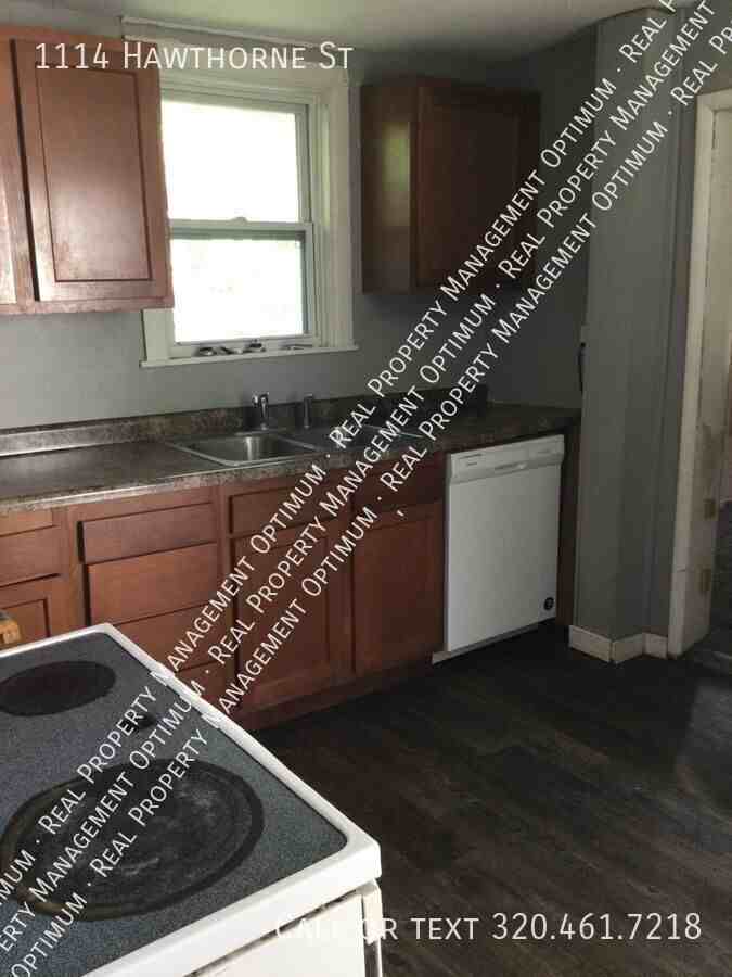 1114 Hawthorne St - Photo 3 of 15