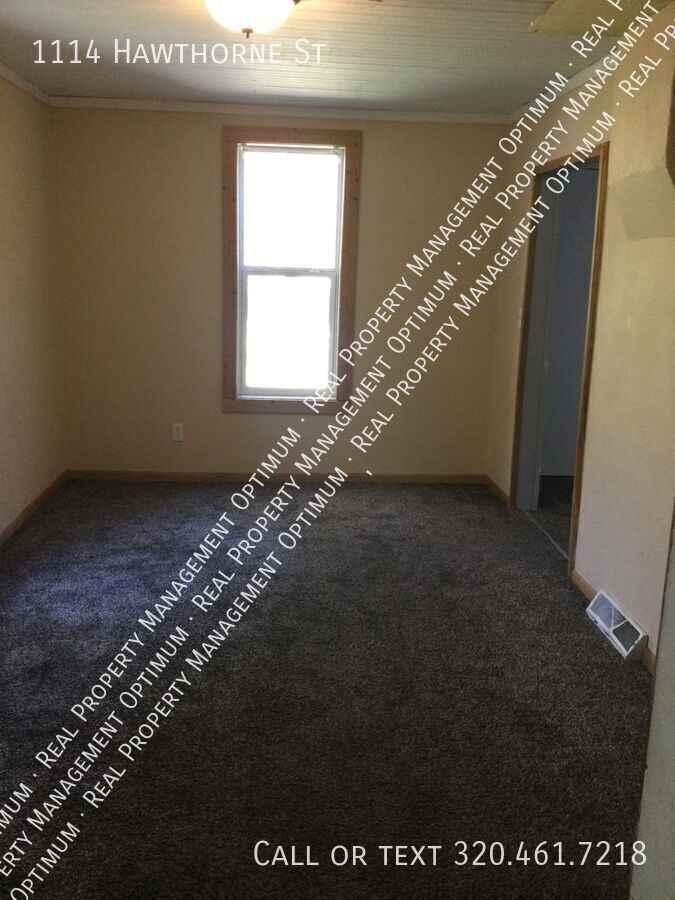 1114 Hawthorne St - Photo 4 of 15