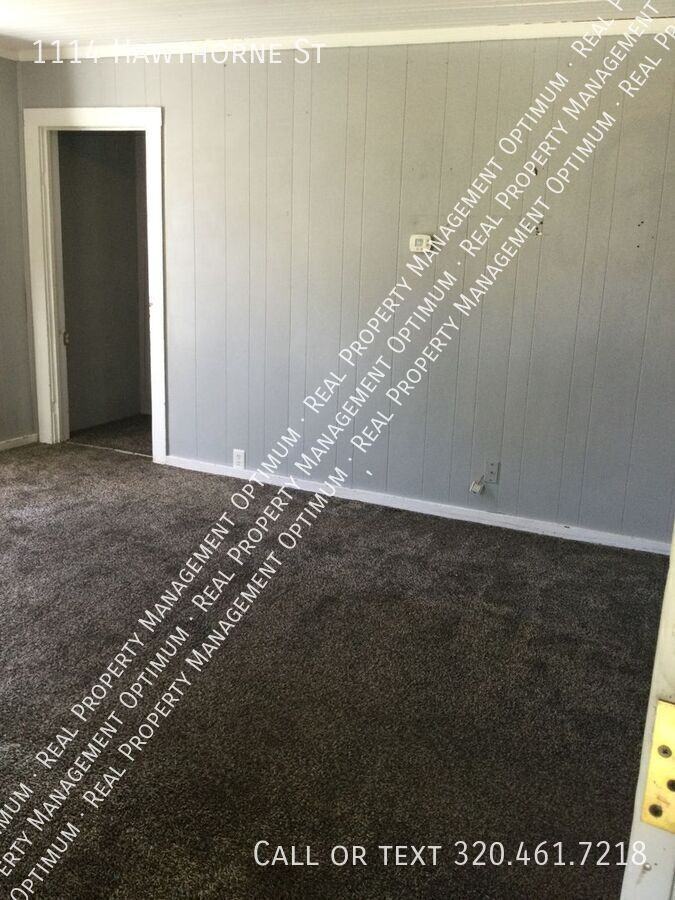 1114 Hawthorne St - Photo 5 of 15