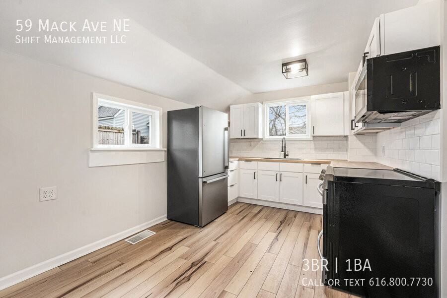 59 Mack Ave Ne - Photo 3 of 14