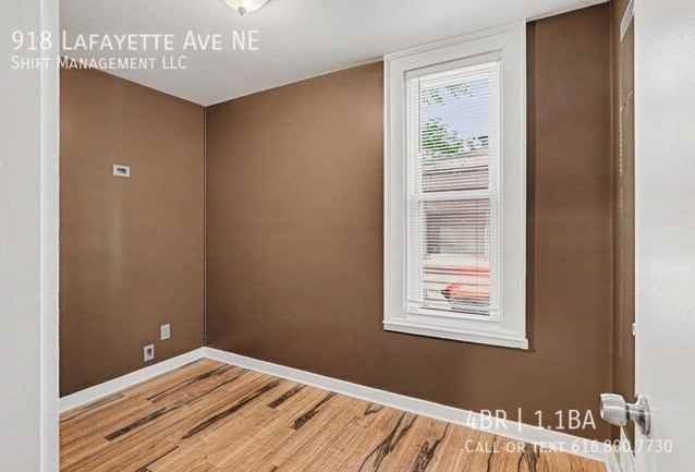 918 Lafayette Ave Ne - Photo 7 of 17