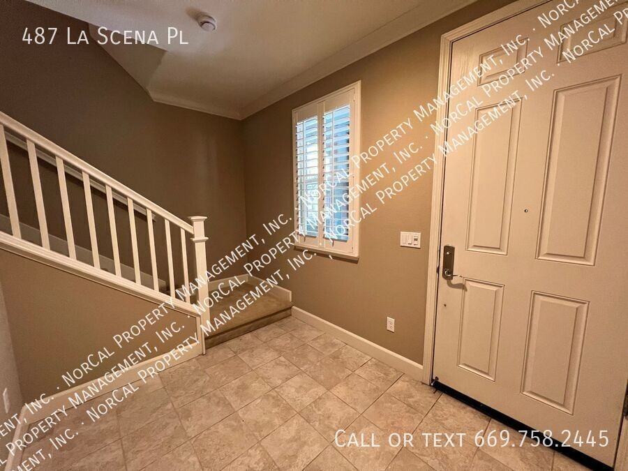 487 La Scena Pl - Photo 3 of 24