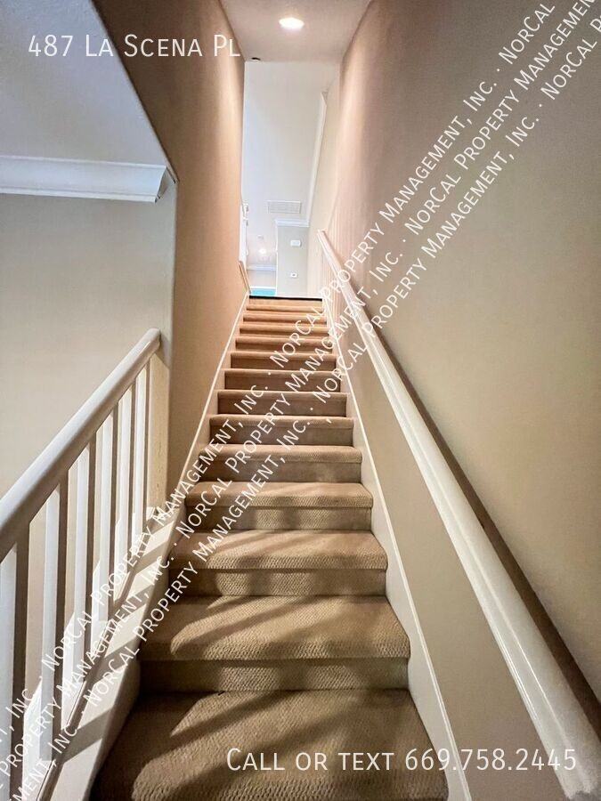487 La Scena Pl - Photo 4 of 24