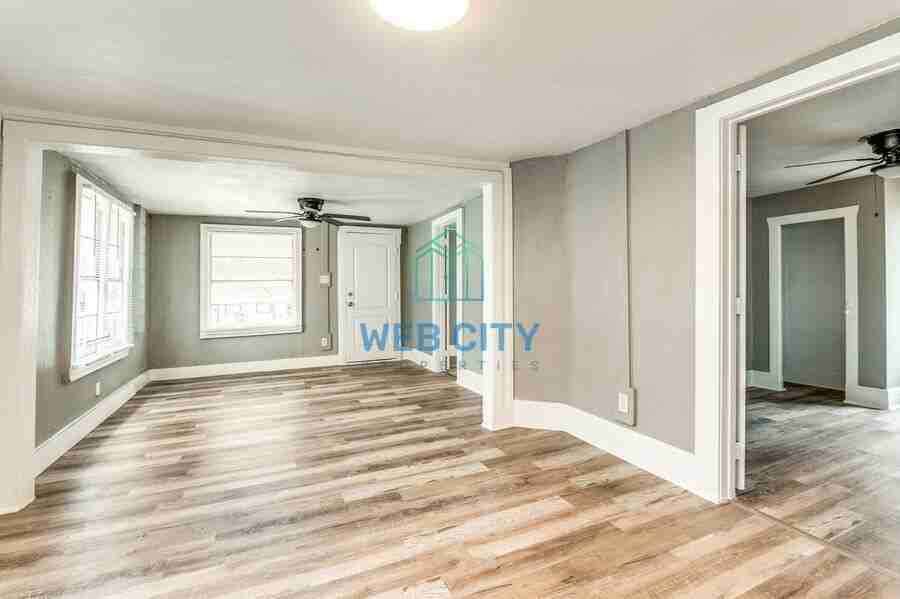 3907 Roberts Ave - Photo 3 of 12