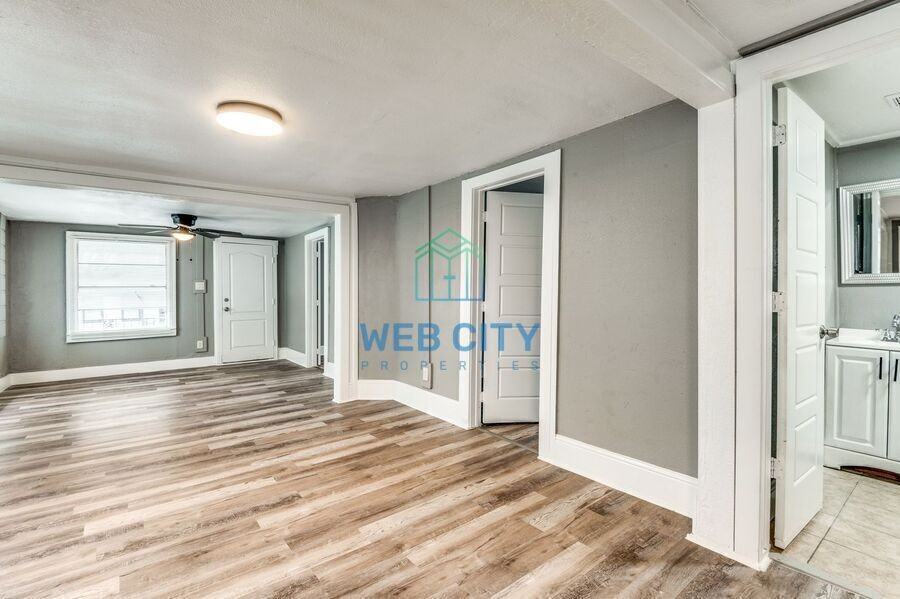 3907 Roberts Ave - Photo 4 of 12