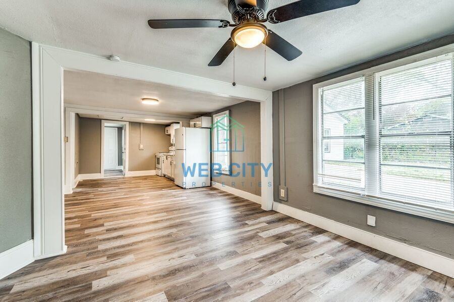 3907 Roberts Ave - Photo 5 of 12