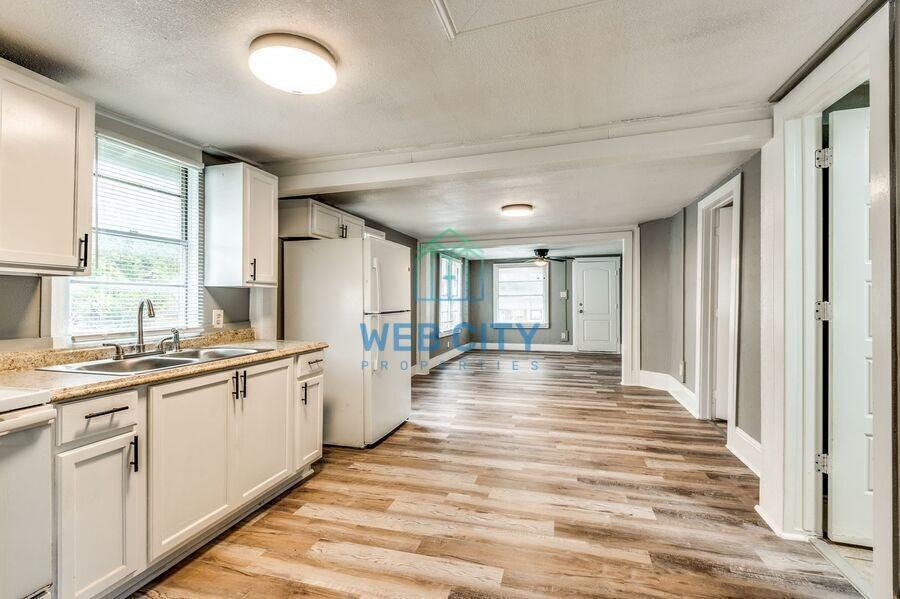 3907 Roberts Ave - Photo 7 of 12