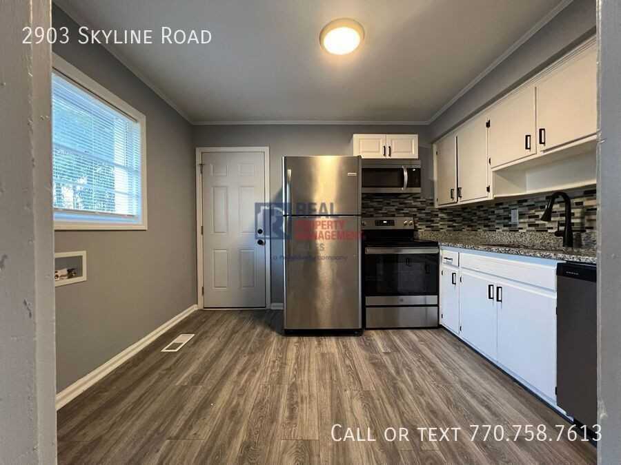 2903 Skyline Rd - Photo 3 of 9
