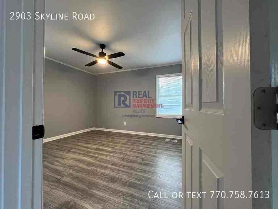 2903 Skyline Rd - Photo 4 of 9