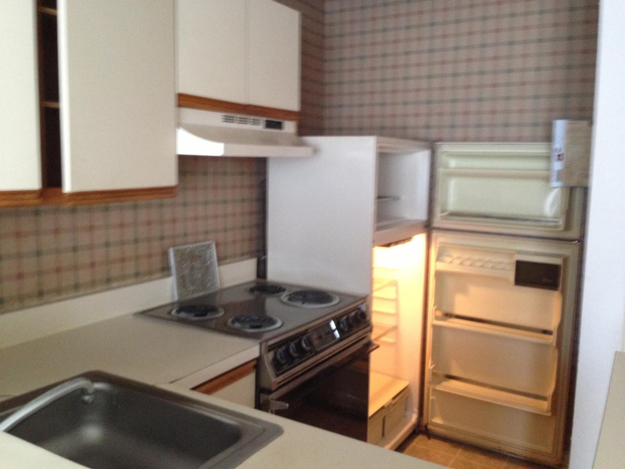 1600 Park Cir #211 - Photo 4 of 6