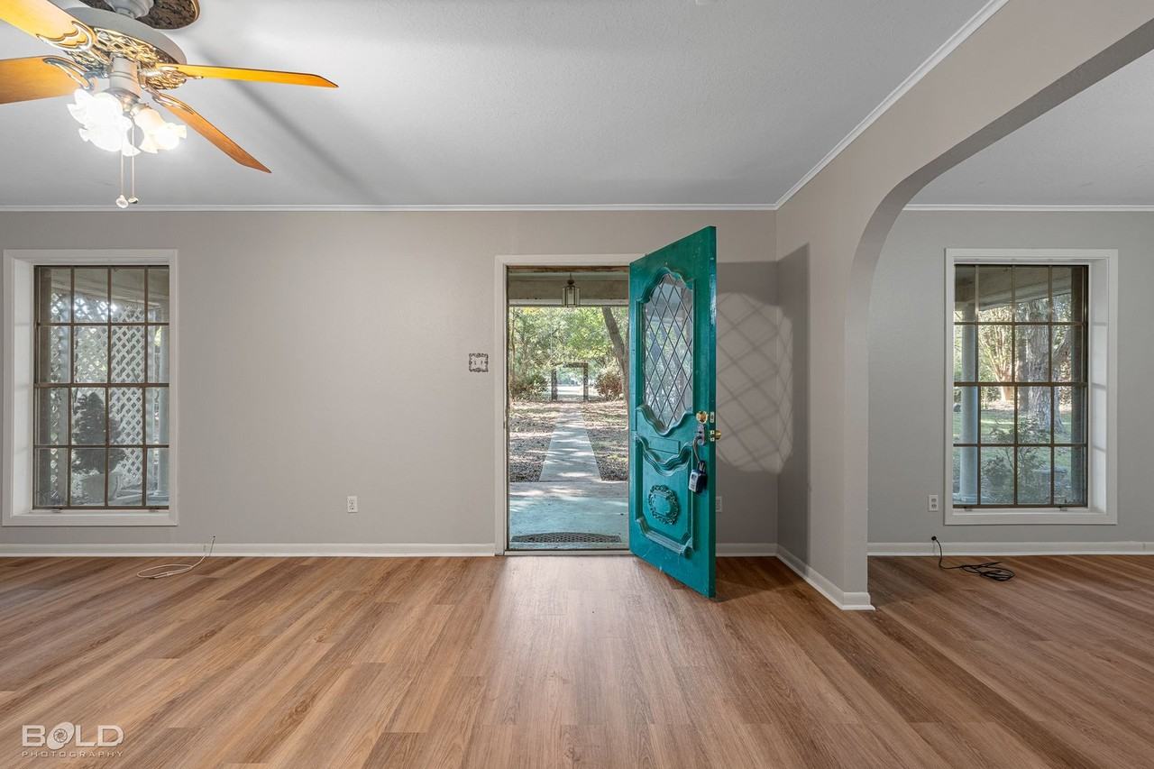 595 N Main St - Photo 7 of 15