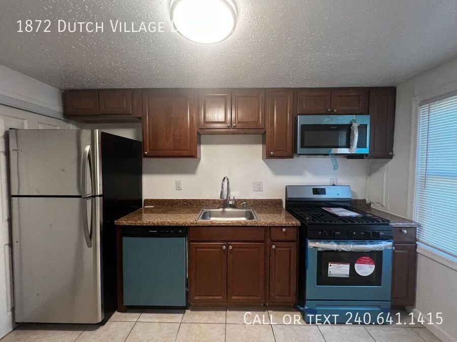 1872 Dutch Village Dr - Photo 3 of 12