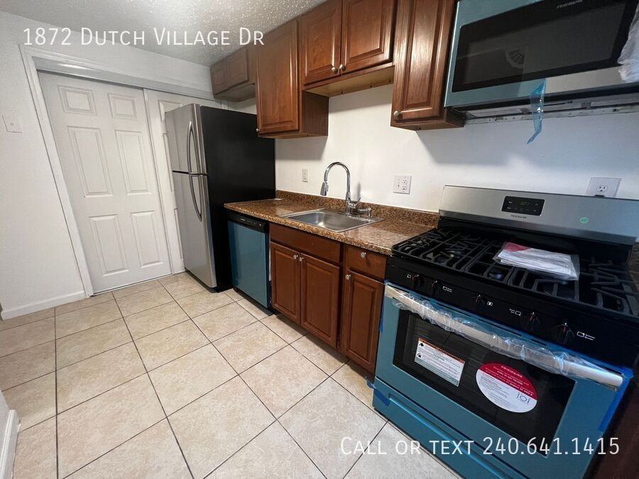 1872 Dutch Village Dr - Photo 4 of 12