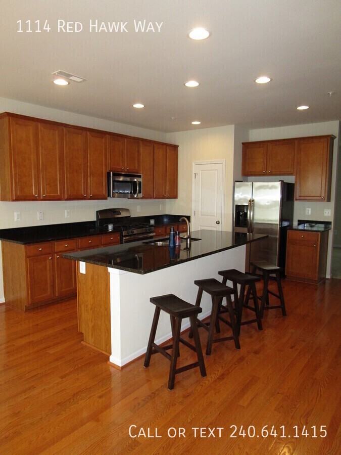 1114 Red Hawk Way - Photo 5 of 19