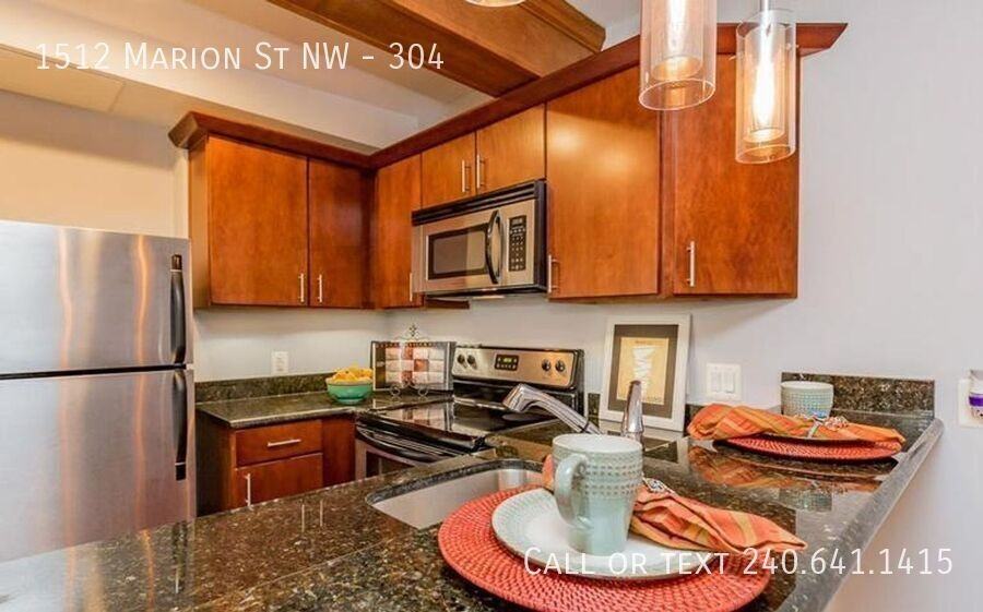 1512 Marion St Nw #304 - Photo 3 of 21