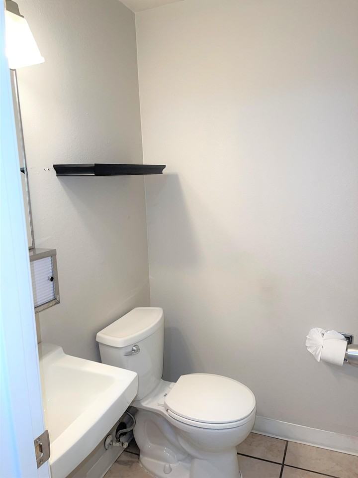 2725 Harvard St #B - Photo 6 of 15