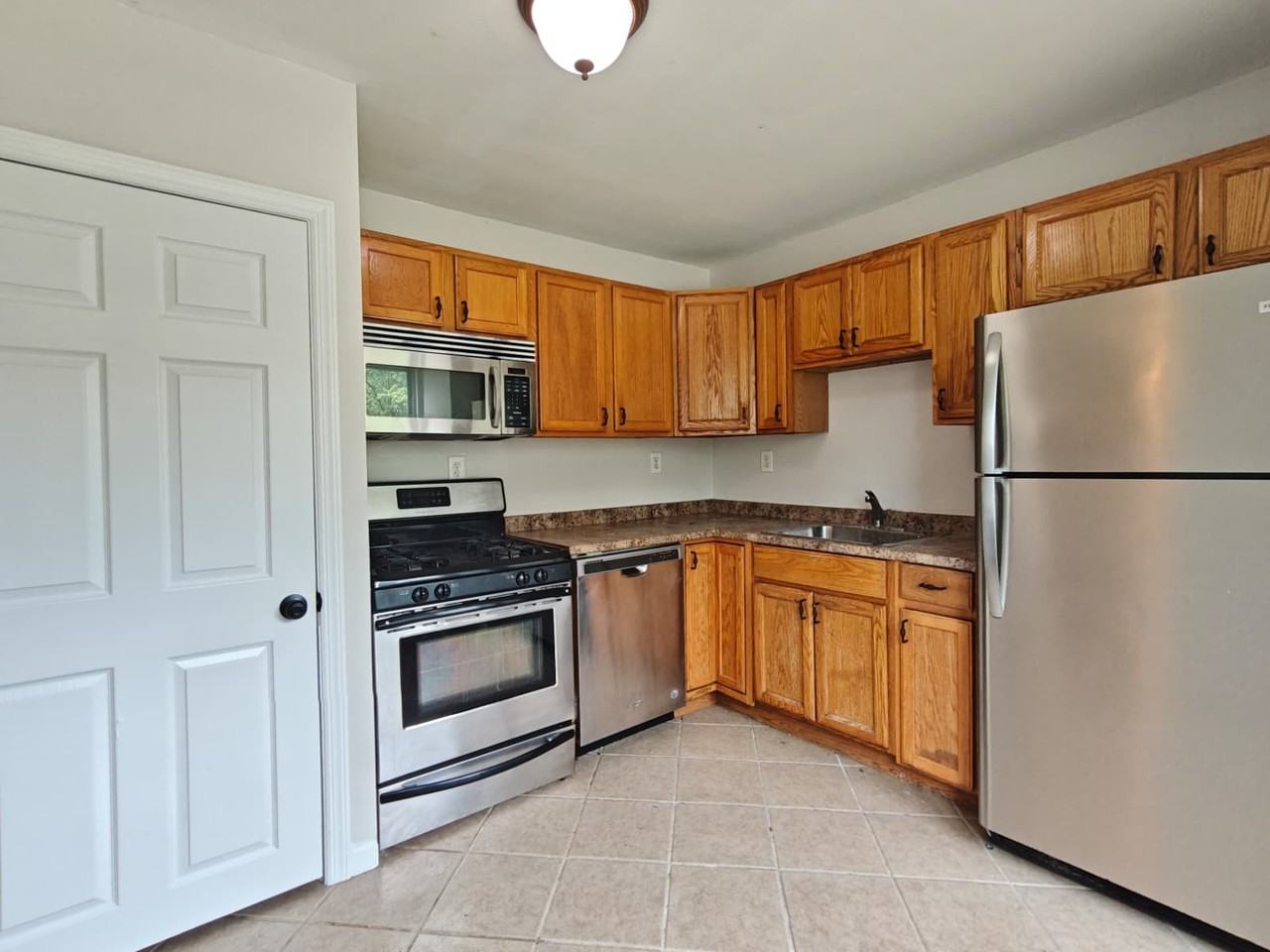 2313 S Cuthbert Dr - Photo 4 of 20