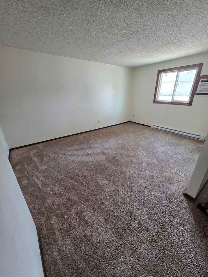 510 1/2 S 1st St #1 - Photo 2 of 4
