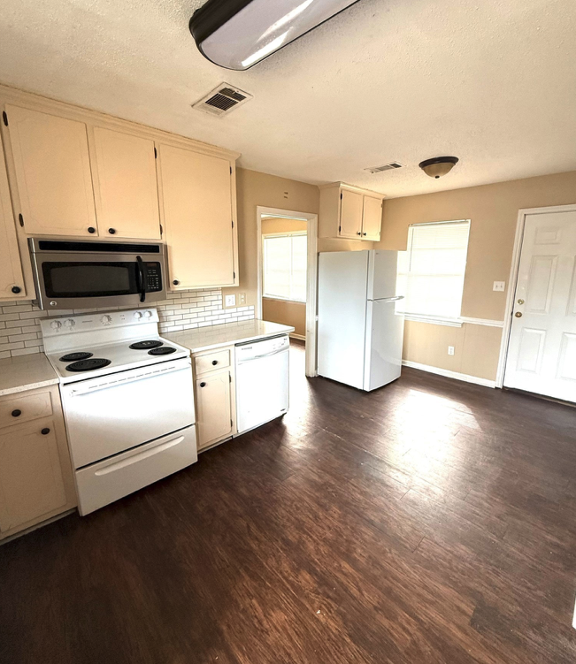 6265 Wares Ferry Rd - Photo 3 of 9