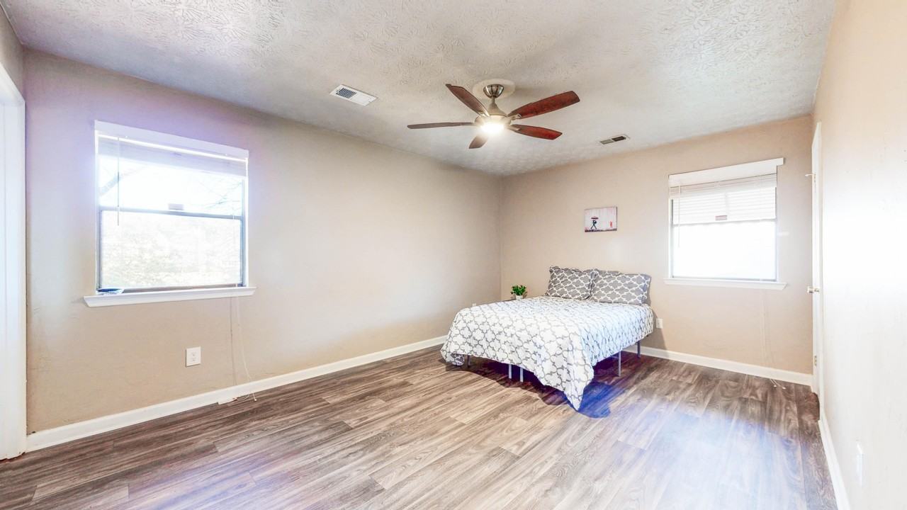 383 Wesley Park Dr #1 - Photo 2 of 12