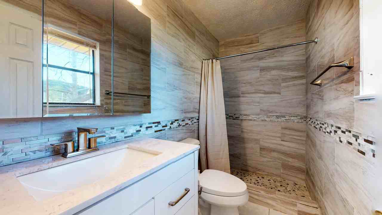 383 Wesley Park Dr #1 - Photo 3 of 12