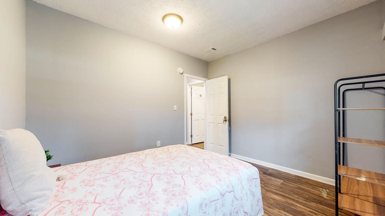 383 Wesley Park Dr #1 - Photo 5 of 12