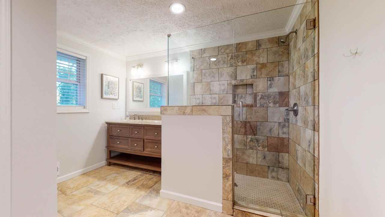 4022 Brookcrest Cir - Photo 5 of 10