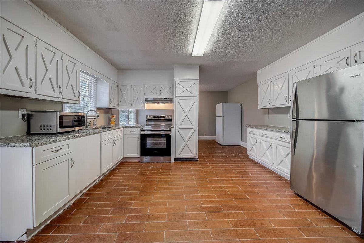 4610 Jones Rd - Photo 7 of 13