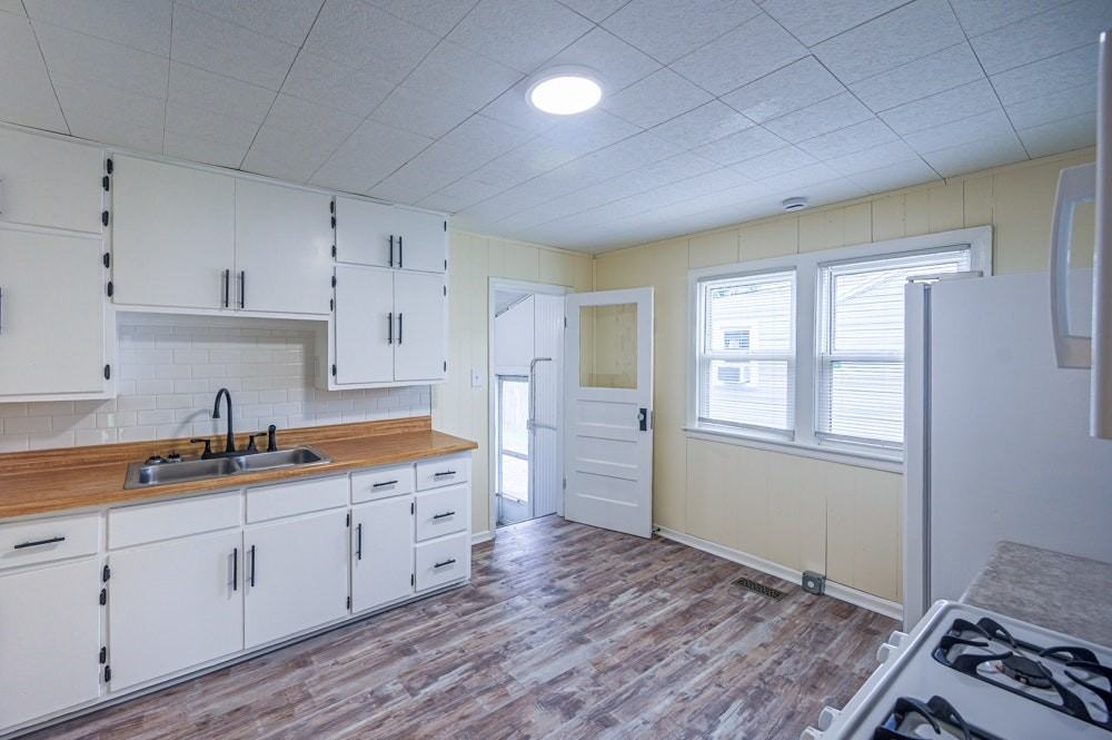 2232 East Riverside Drive - Photo 5 of 22
