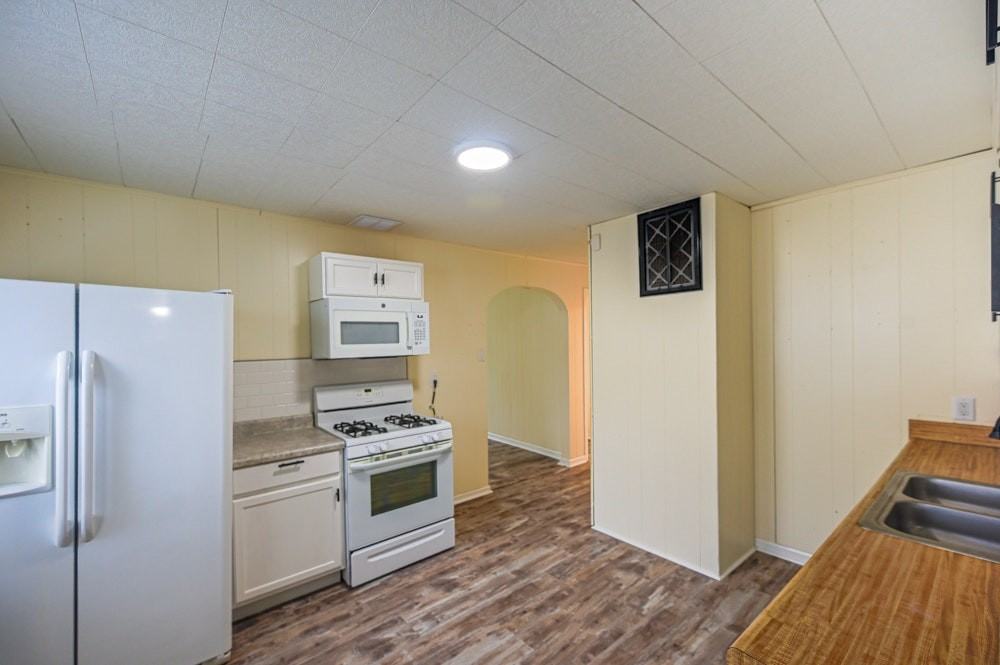 2232 East Riverside Drive - Photo 6 of 22
