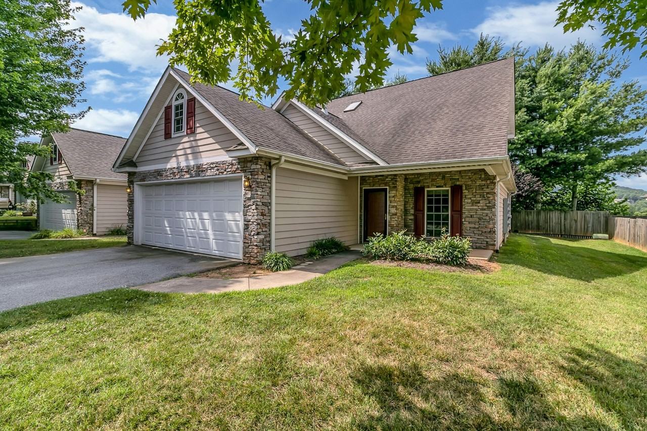857 West Pointe Drive - Photo 2 of 26