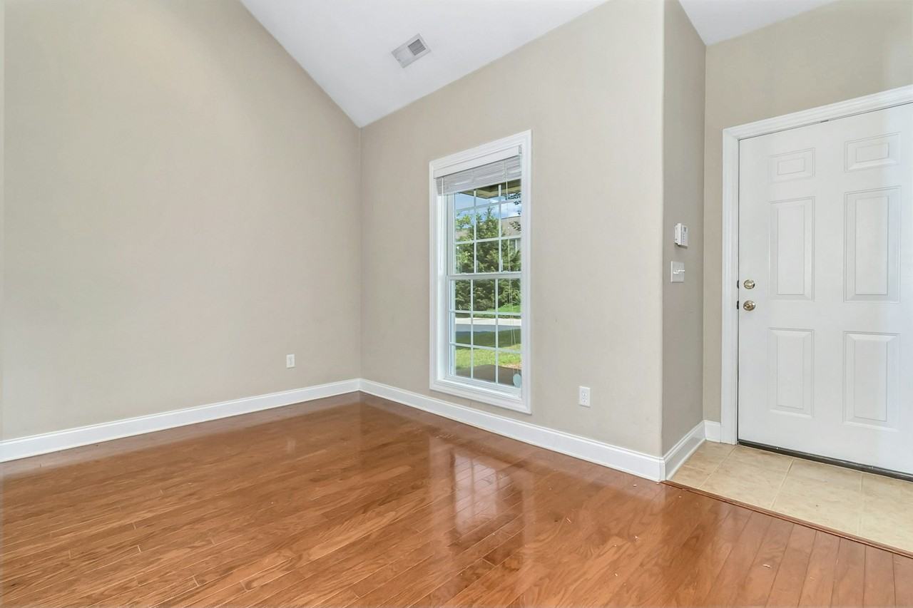 857 West Pointe Drive - Photo 4 of 26
