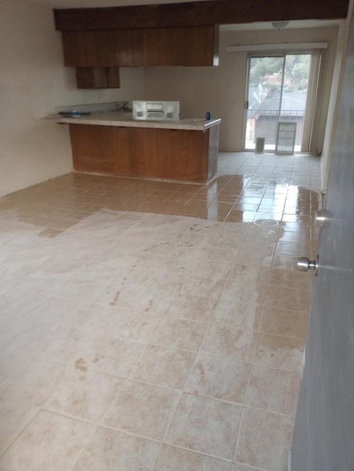19211 California 18, Unit 1 - Photo 3 of 10