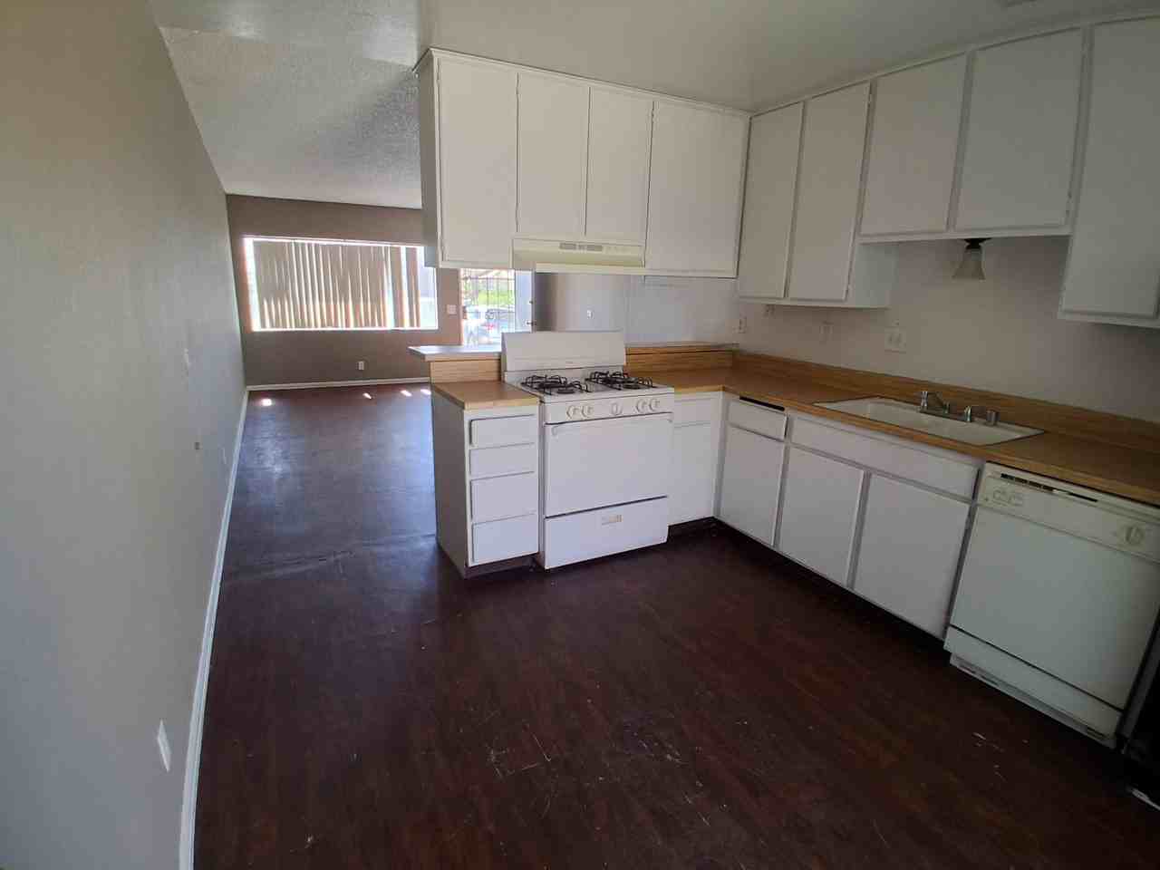 19211 California 18, Unit 1 - Photo 6 of 10