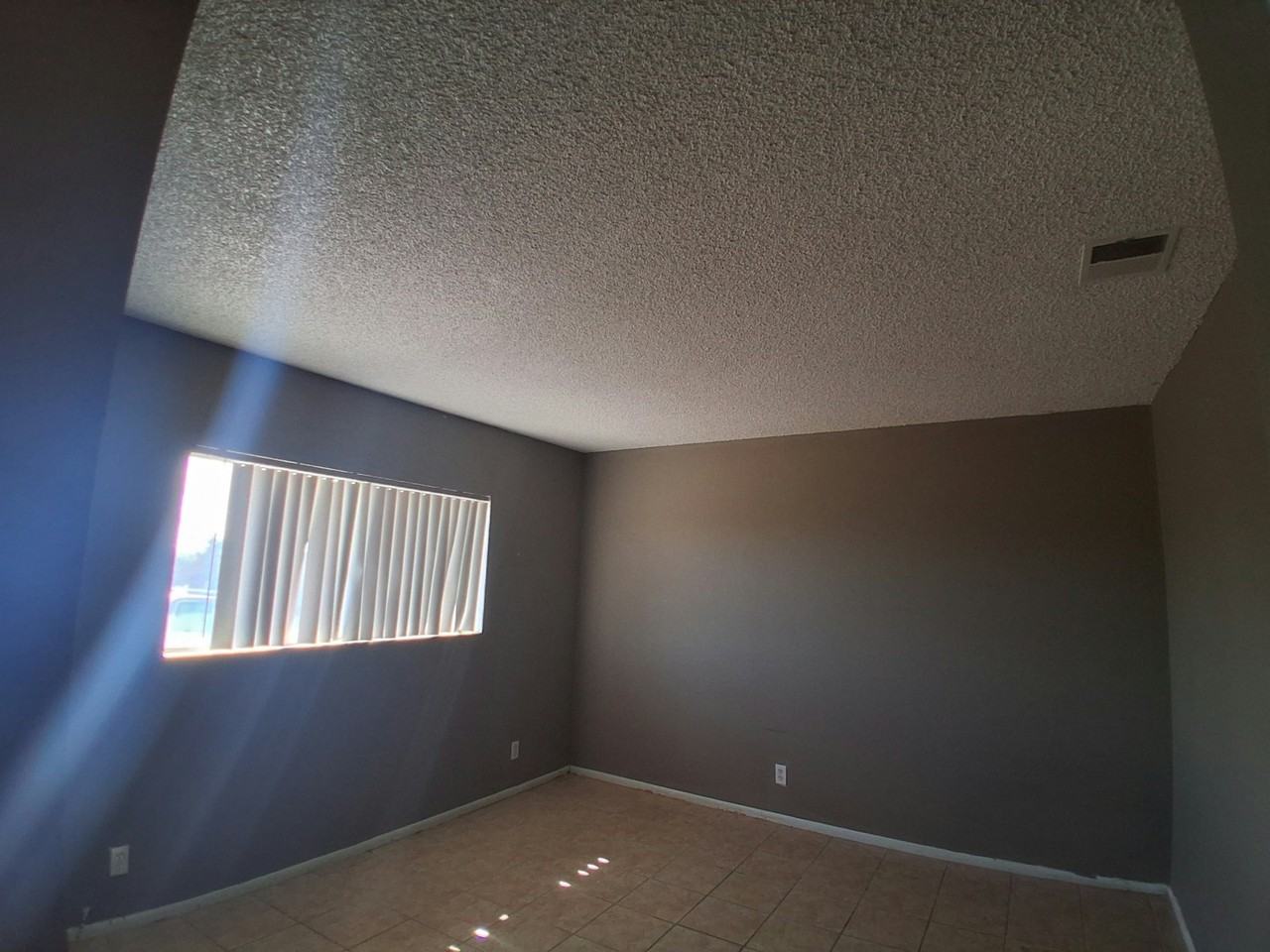 19211 California 18, Unit 1 - Photo 7 of 10