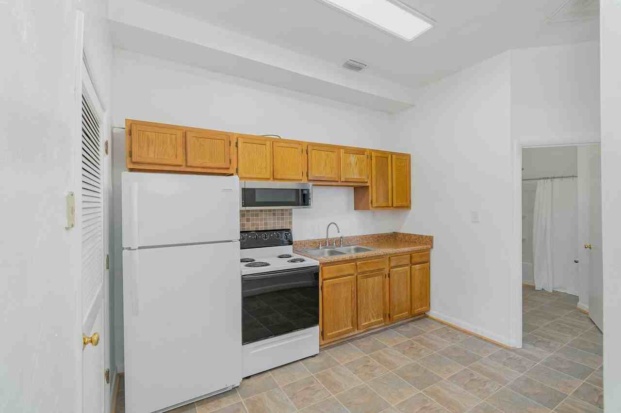 318 North Main Street, Unit K - Photo 5 of 16