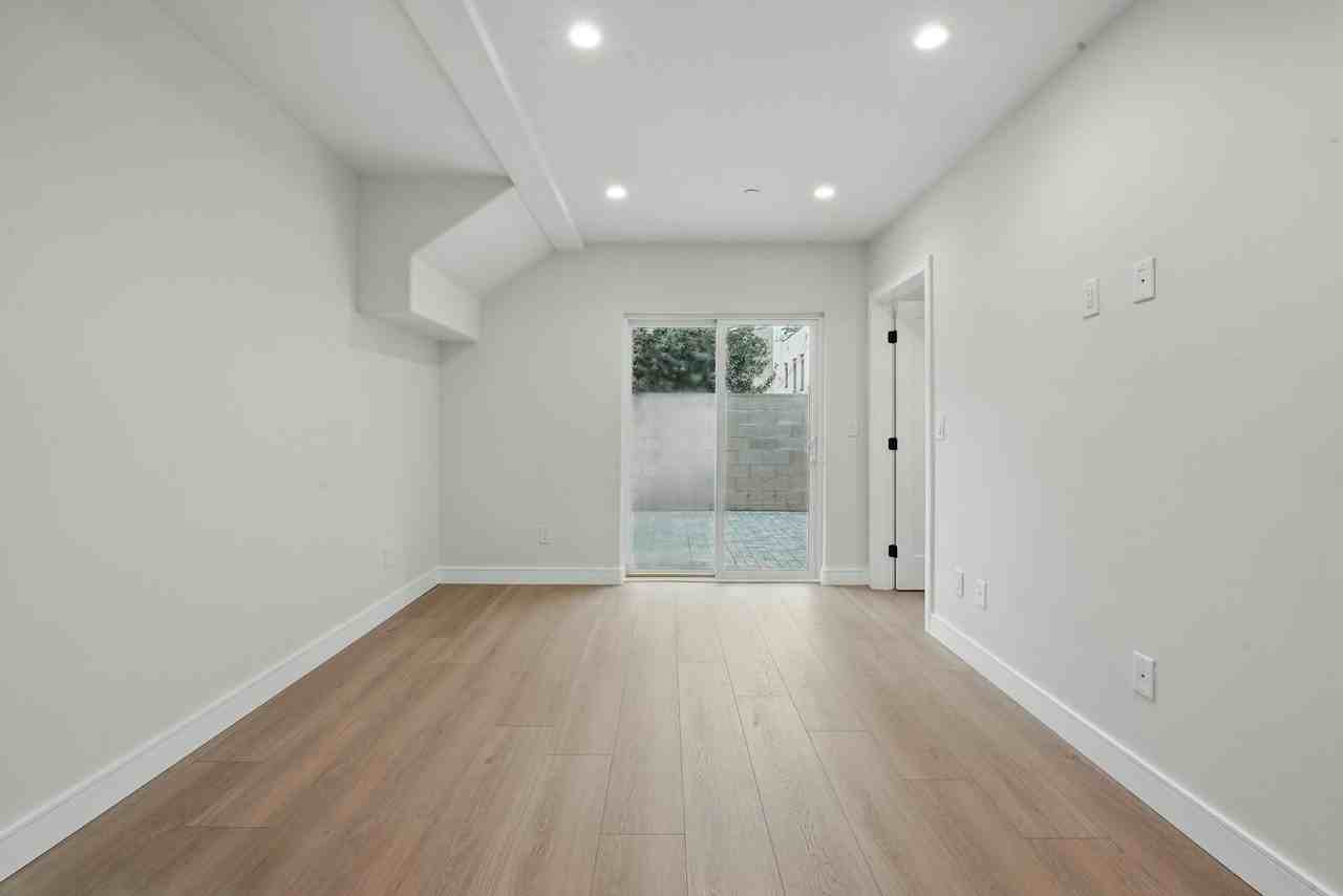 8234 Blackburn Avenue, Unit 8236 1/2 - Photo 7 of 50