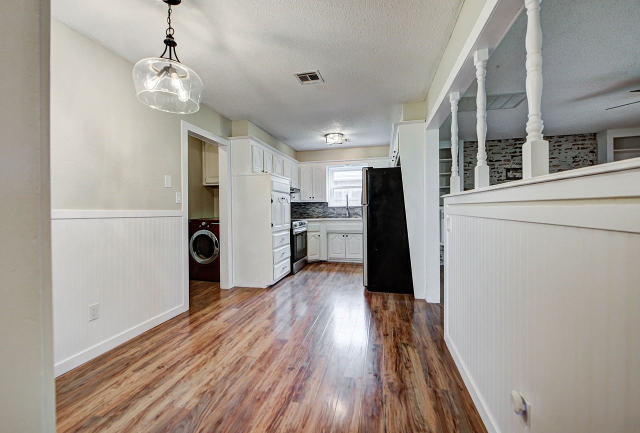 721 Vicksburg Ave #1 - Photo 3 of 20