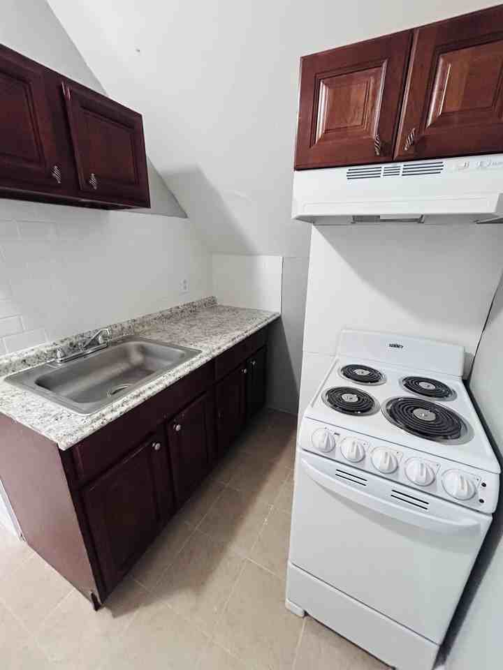 1221 Lindley Ave #3 - Photo 2 of 11