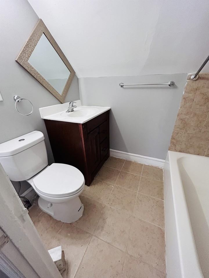 1221 Lindley Ave #3 - Photo 5 of 11