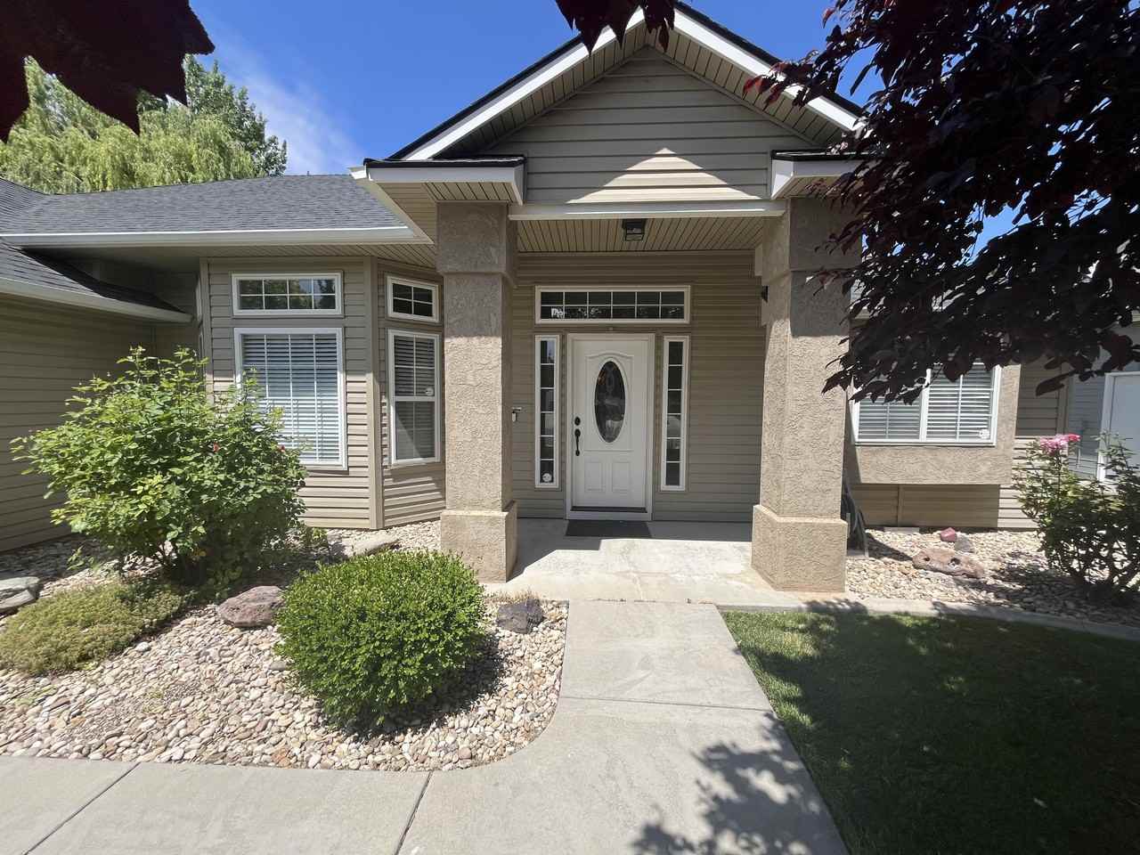 1820 W Camelot Dr #1 - Photo 2 of 27