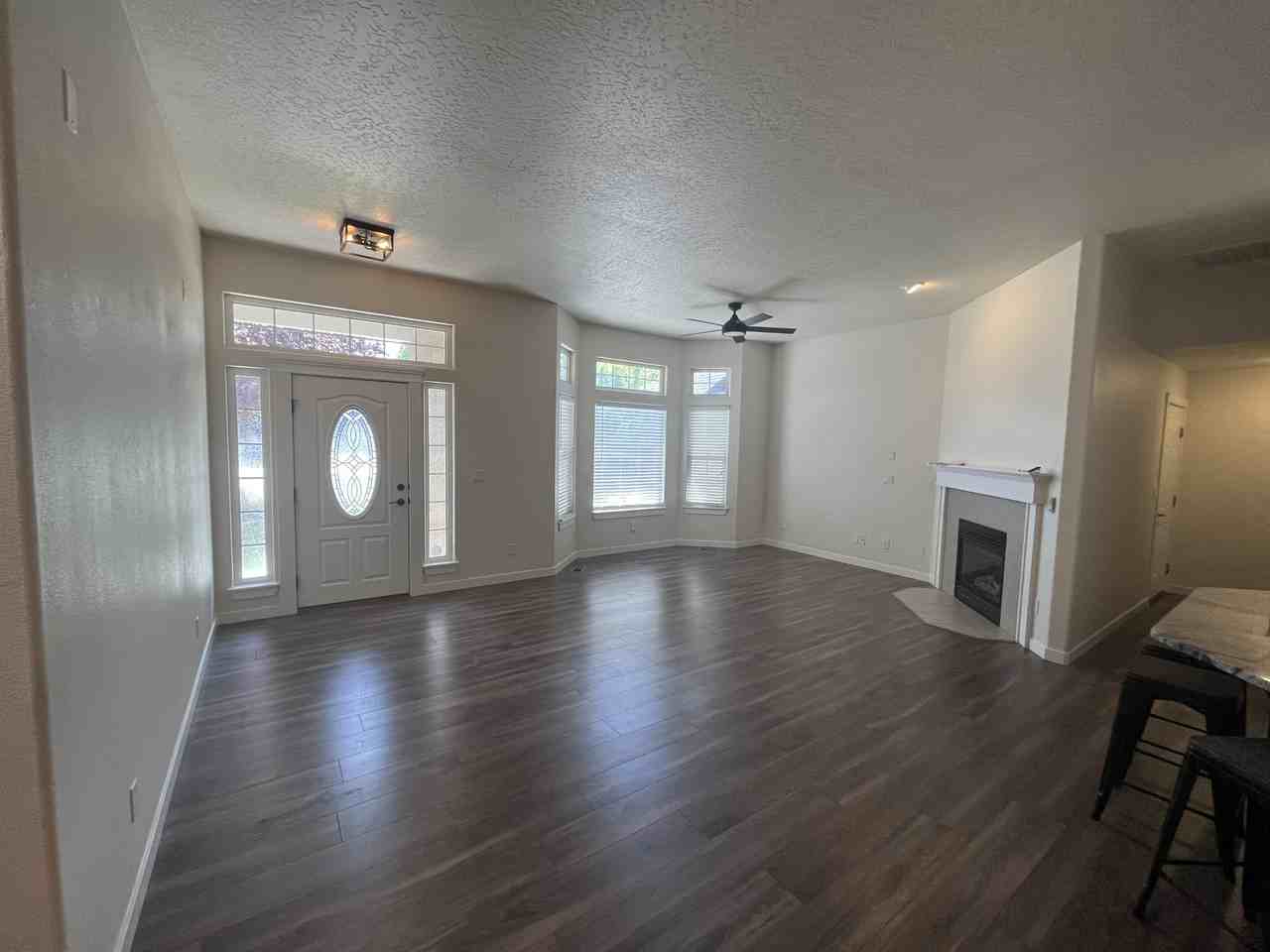 1820 W Camelot Dr #1 - Photo 4 of 27