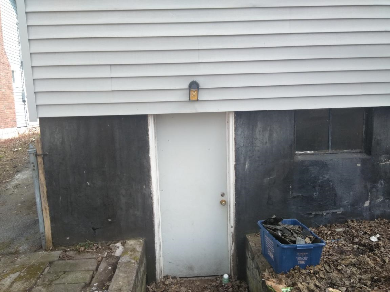 176 Parkway Dr - Photo 3 of 8